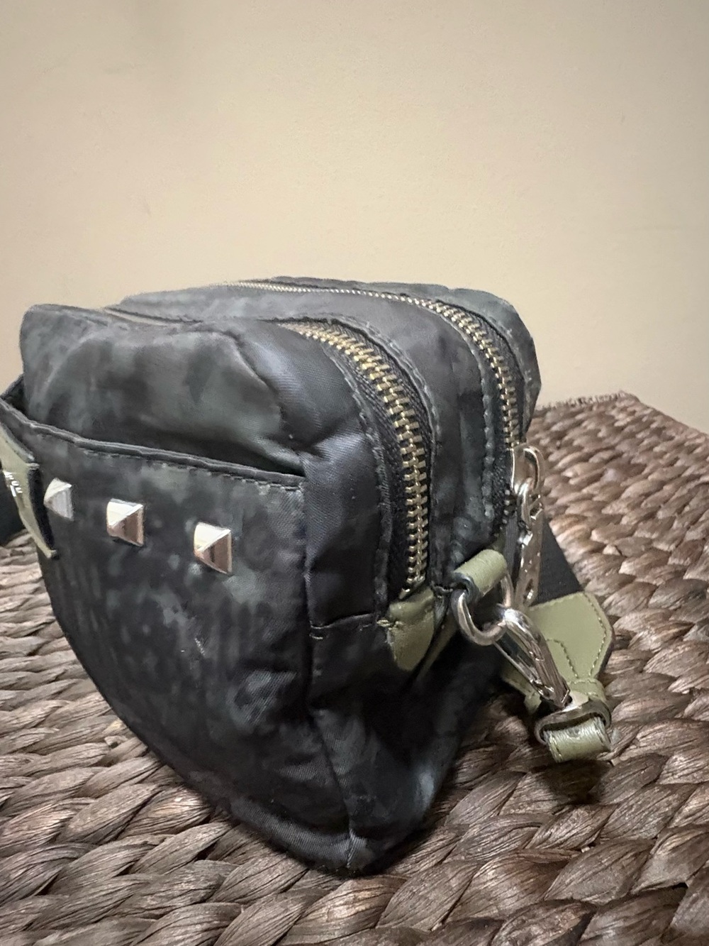 DKNY Camera Bag. - Picture 3 of 8
